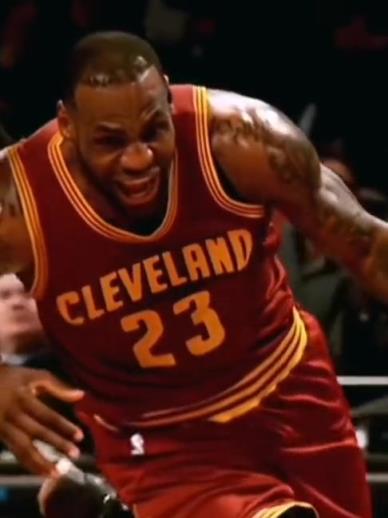 老詹這恐怖的大體格，完美詮釋什么叫“人型坦克”！