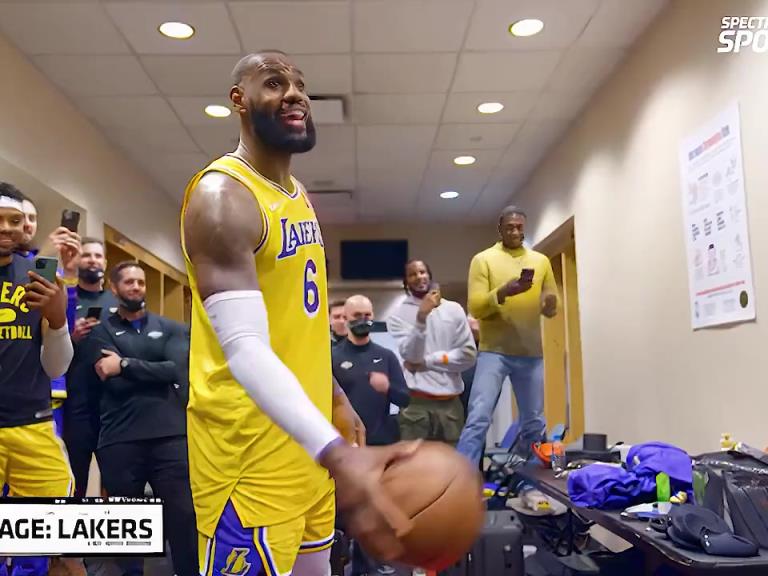 里弗斯絕殺之后湖人隊(duì)的更衣室氛圍，簡(jiǎn)直不要太和諧！！