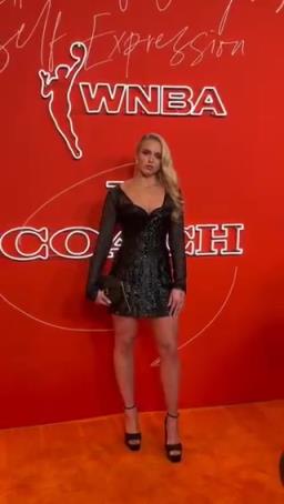 海莉選秀夜紅毯秀，人氣和顏值在這屆都是數一數二